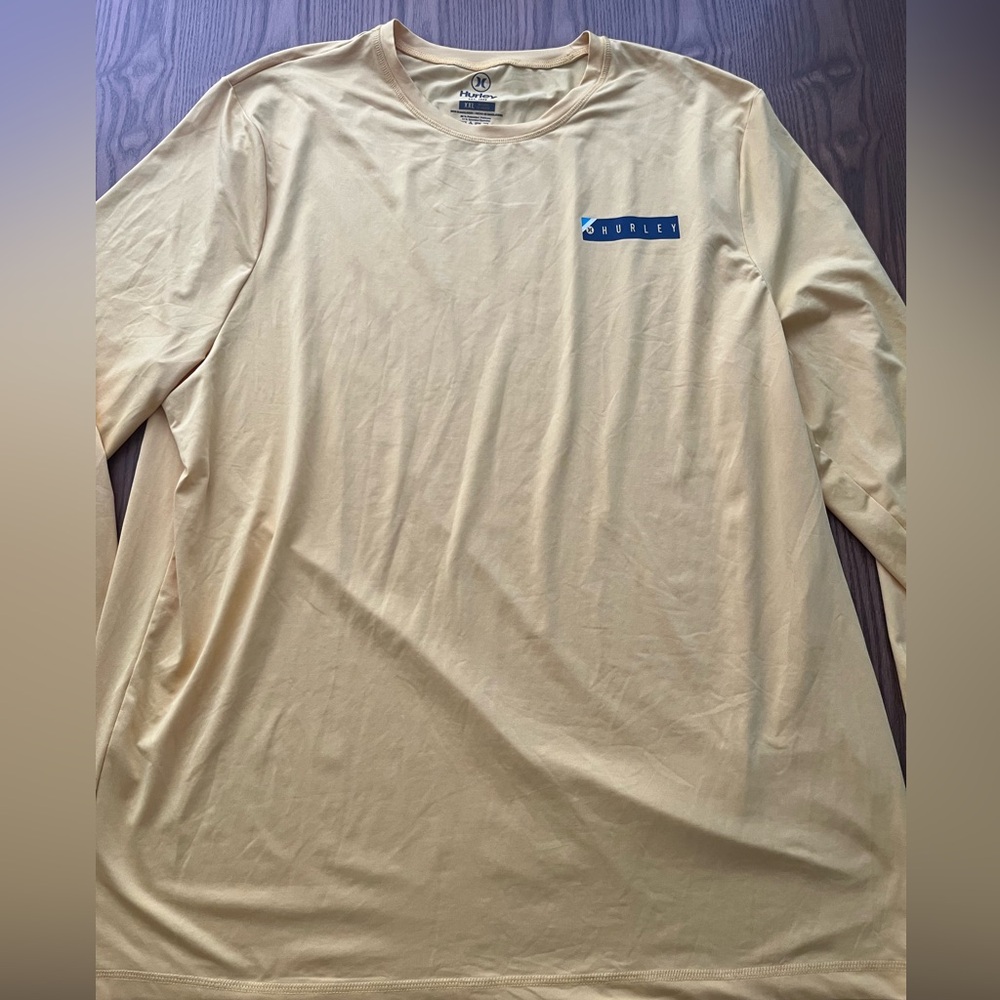 Hurley Men's Yellow rashguard size XXL